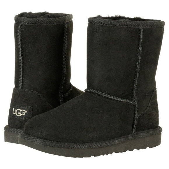 New in Box NWT UGG Australia Kids's Classic Short Boots Black size 10 - Picture 1 of 1